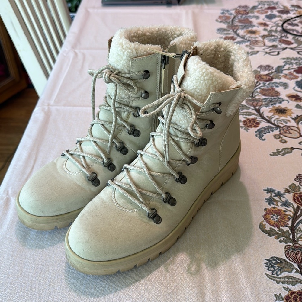 Susina Cream Hanna Hiker Boots 10M EUC